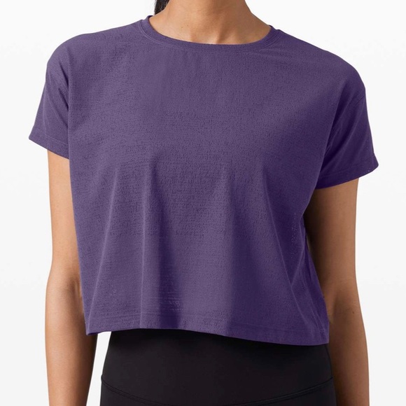 Lululemon Cates Tee *mesh 💜 - Picture 7 of 8